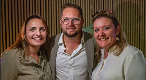 Illustration de UNE NOUVELLE PAGE S’ÉCRIT